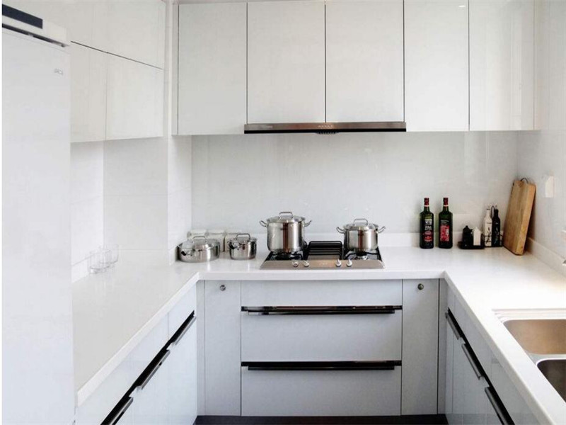 白色现代简约风格厨房橱柜设计效果图