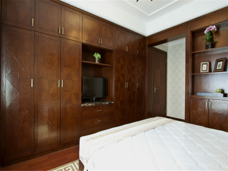 中式风格主卧室实木衣柜效果图