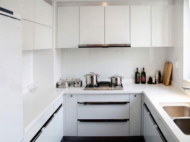 纯白色极简小厨房装修效果图