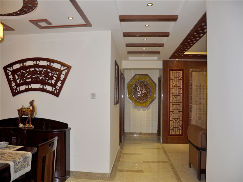 现代两室中式风格玄关装修设计图