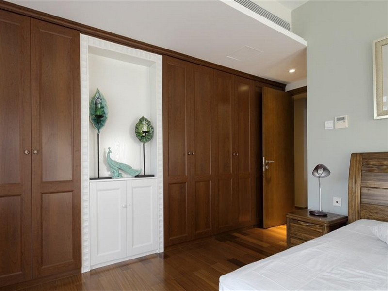 中式风格一居室卧室衣柜装修效果图