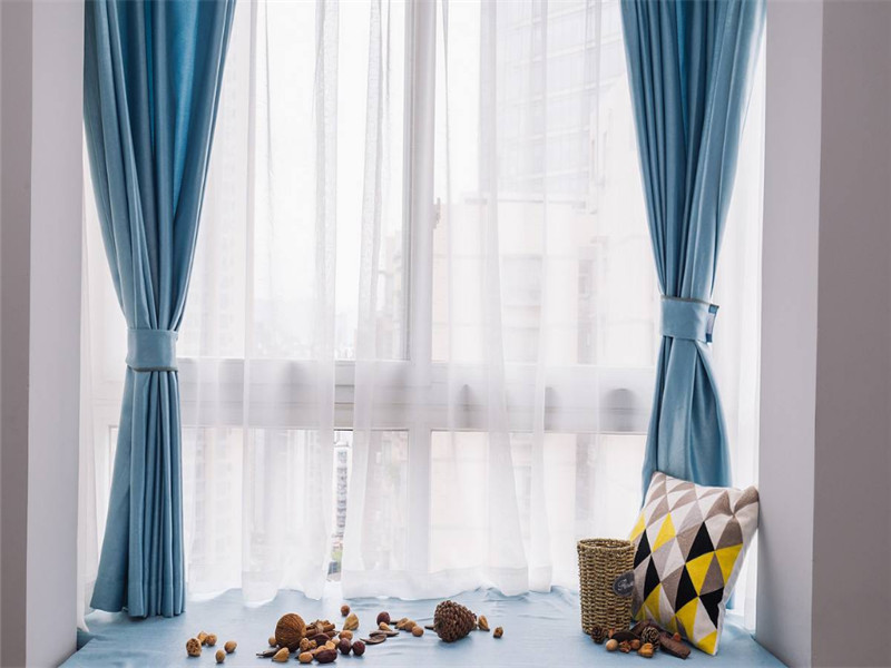 日式蓝色卧室飘窗设计效果图